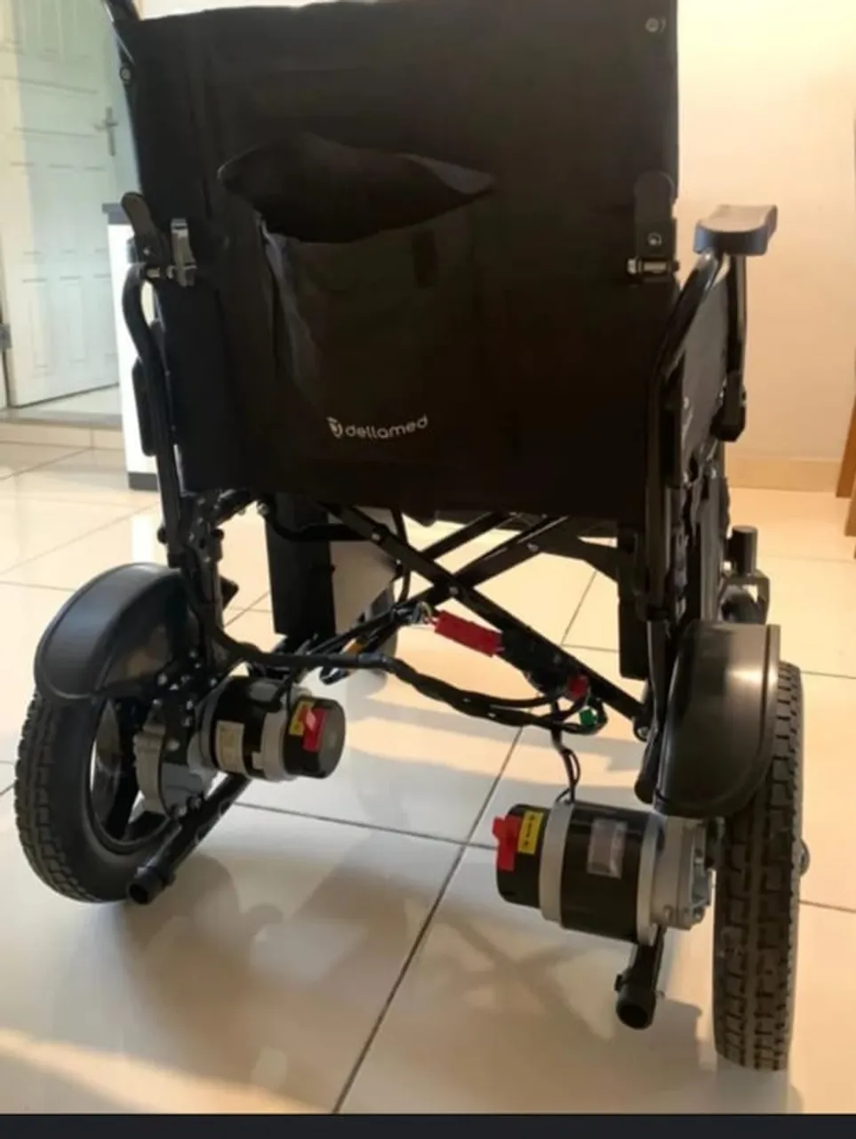Cadeira de Rodas Elétrica Dellamed em Excelente Estado!