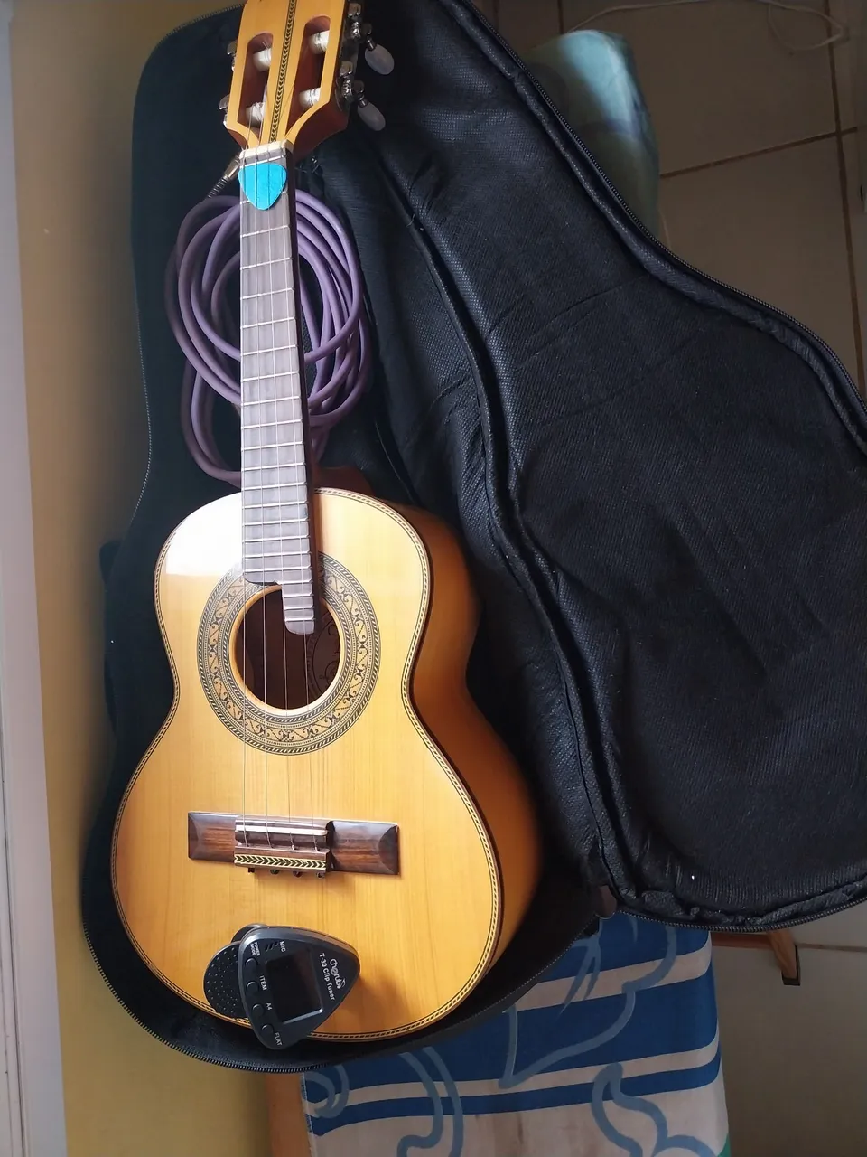 Cavaquinho Carlinhos Luthier em perfeito estado