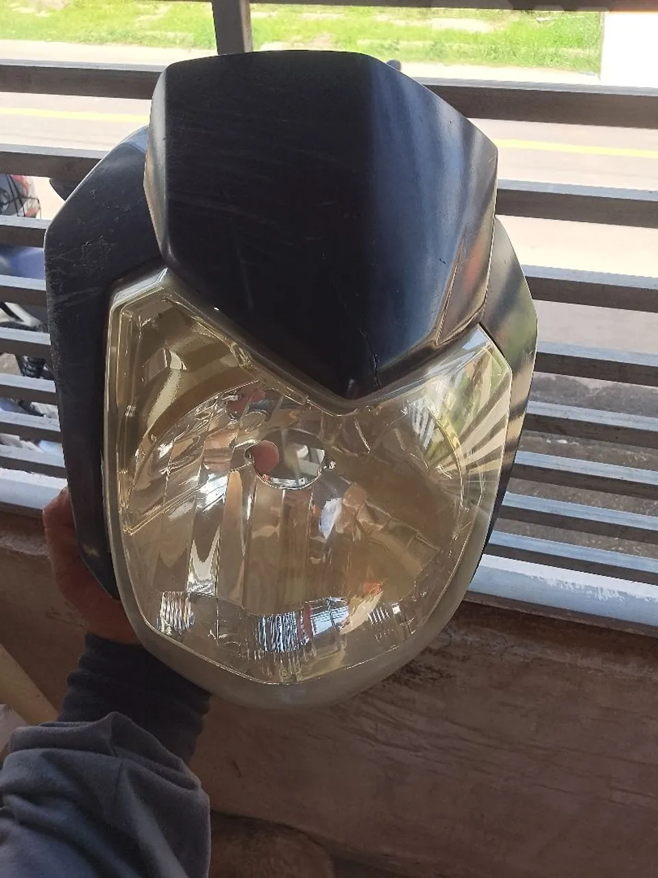 Farol e frente da factor 125- Peça Original em Ótimo Estado