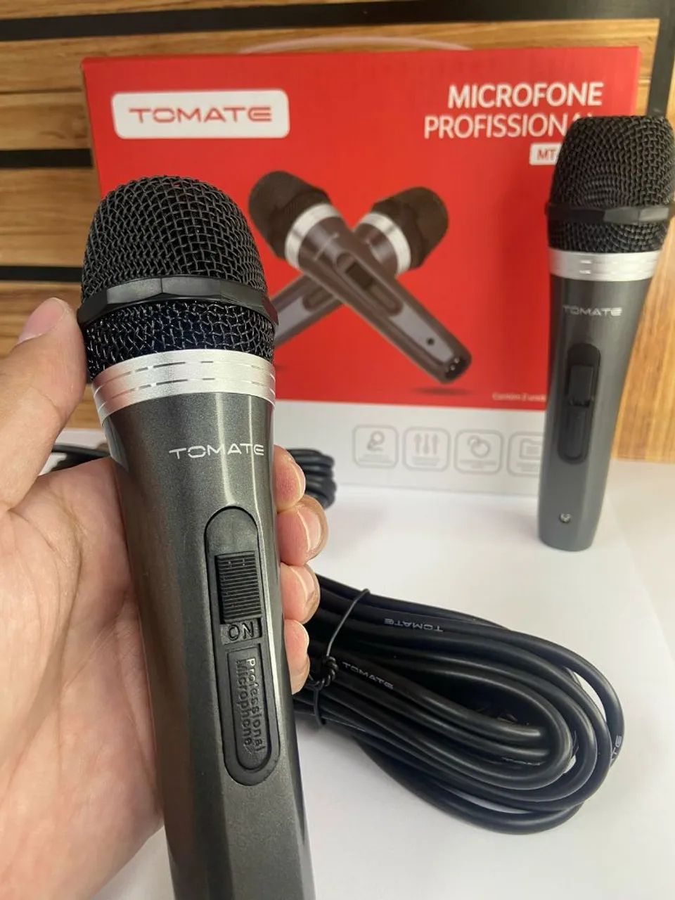 *Microfone Profissional Duplo com Fio Metal Mt-1003 - Tomate* - Foto 3