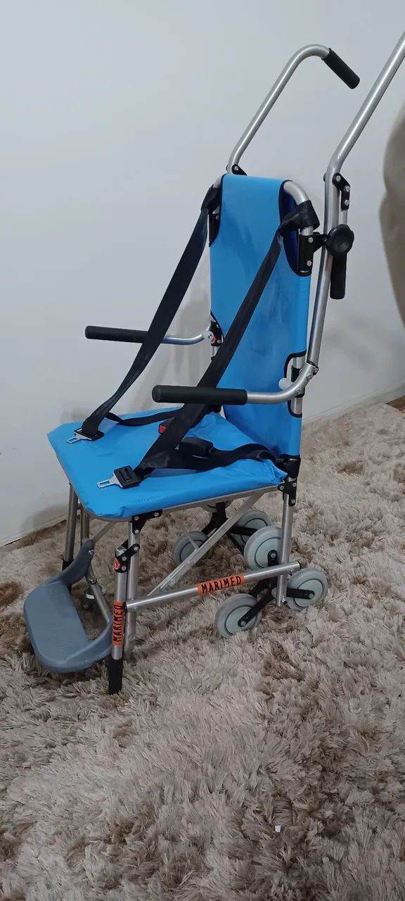 Cadeira para pacientes impossibilitados de descer escada. Modelo resgate. Manual 130kg