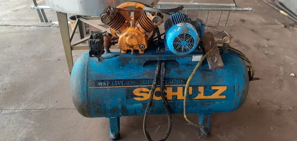 Compressor Schulz. 230 litros, 2 cabeçotes, usado - Foto 2