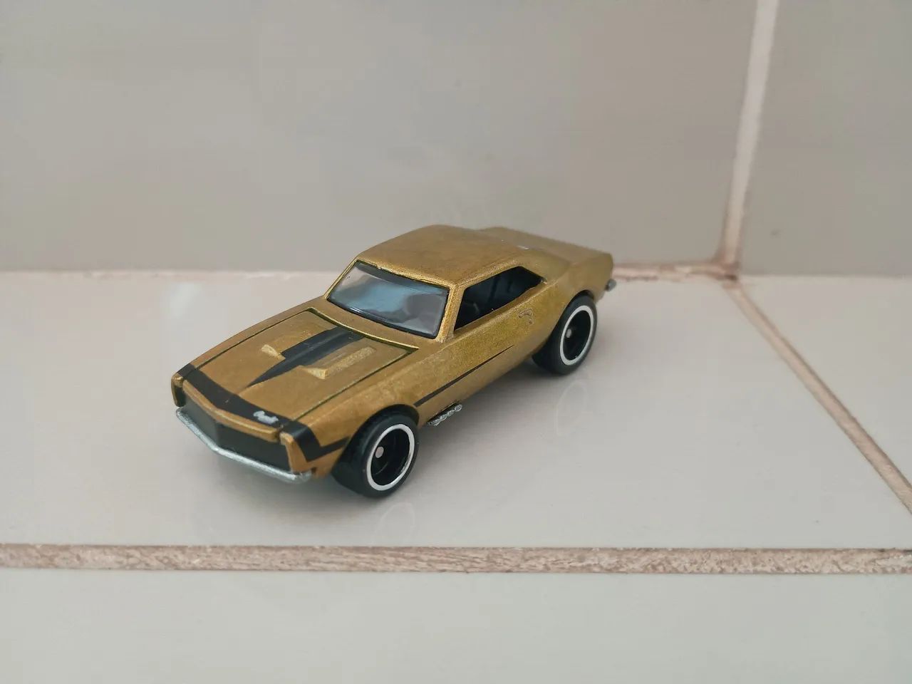 Miniatura chevrolet camaro boulevard hot wheels premium