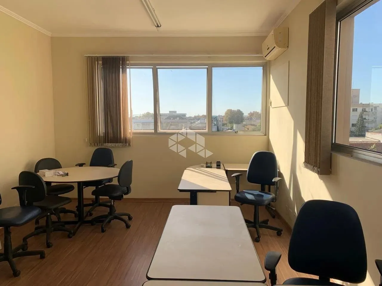 Sala comercial para venda junto ao Moinhos de Vento - Porto Alegre