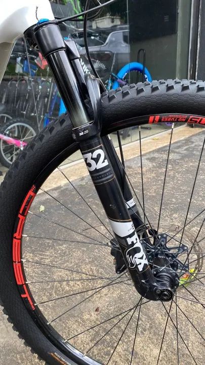 MTB Caloi Elite Carbon Racing Seminova Segundo Dono com Nota Fiscal  - Foto 5