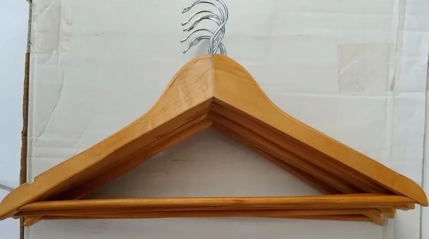 Cabides de madeira - Foto 2