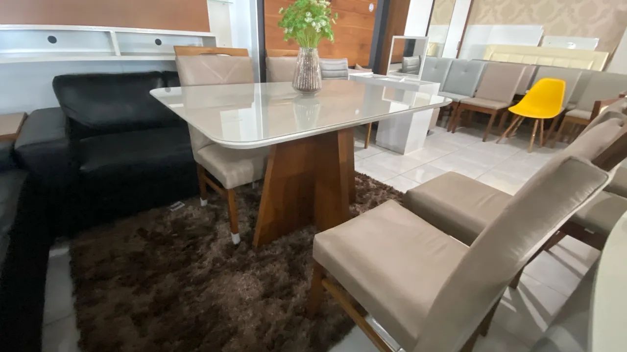 Mesa de Jantar Elegante com Tampo de Vidro de madeira 