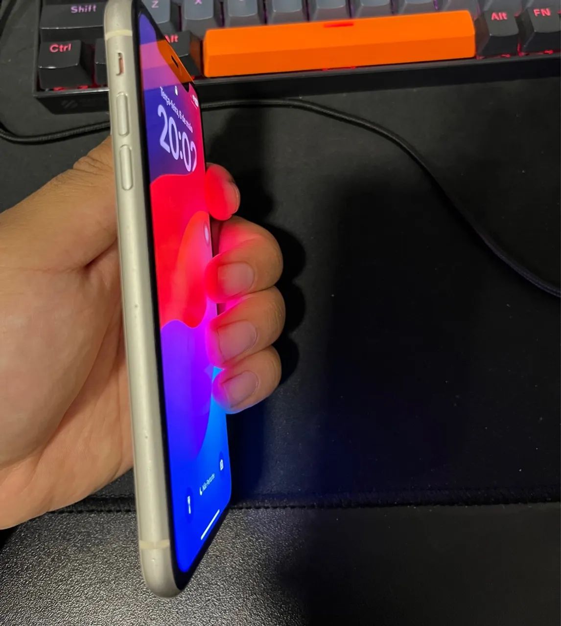 iPhone 11 64GB Branco - FaceID não funciona e traseira trincada - Foto 4