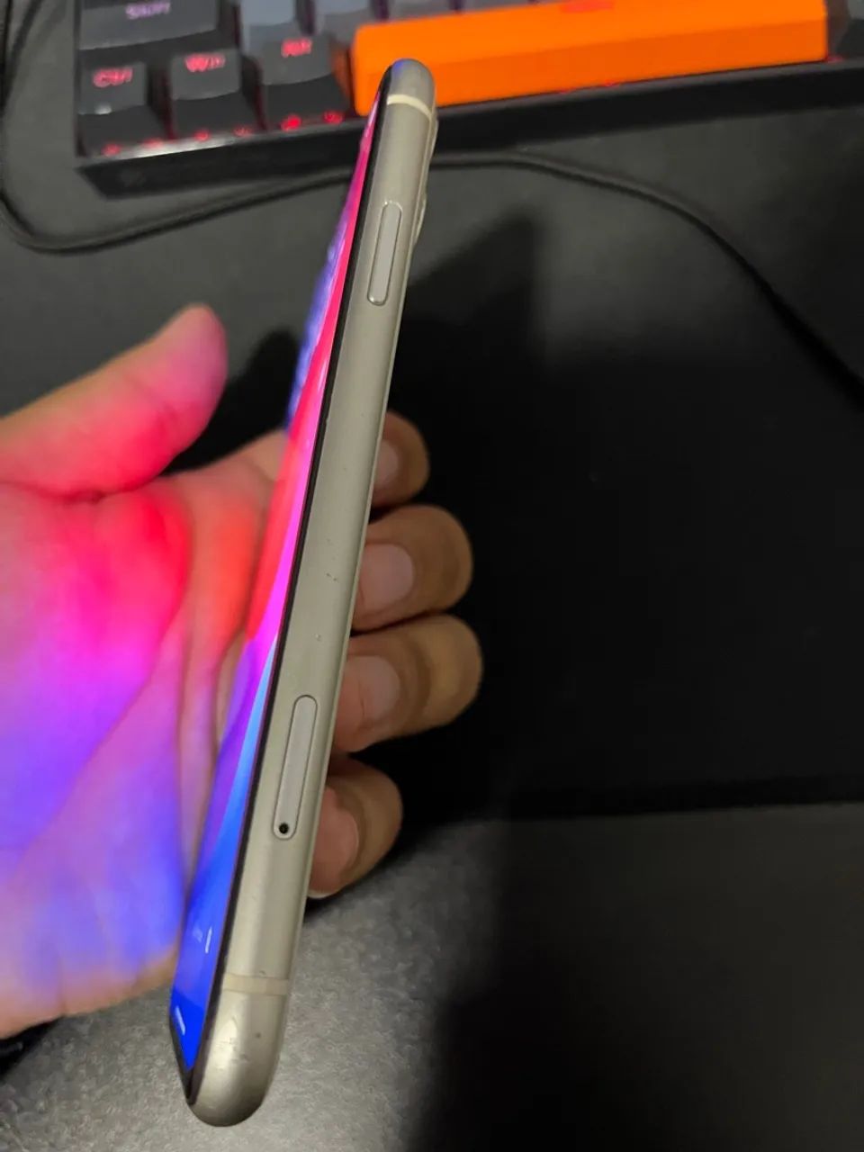 iPhone 11 64GB Branco - FaceID não funciona e traseira trincada - Foto 3