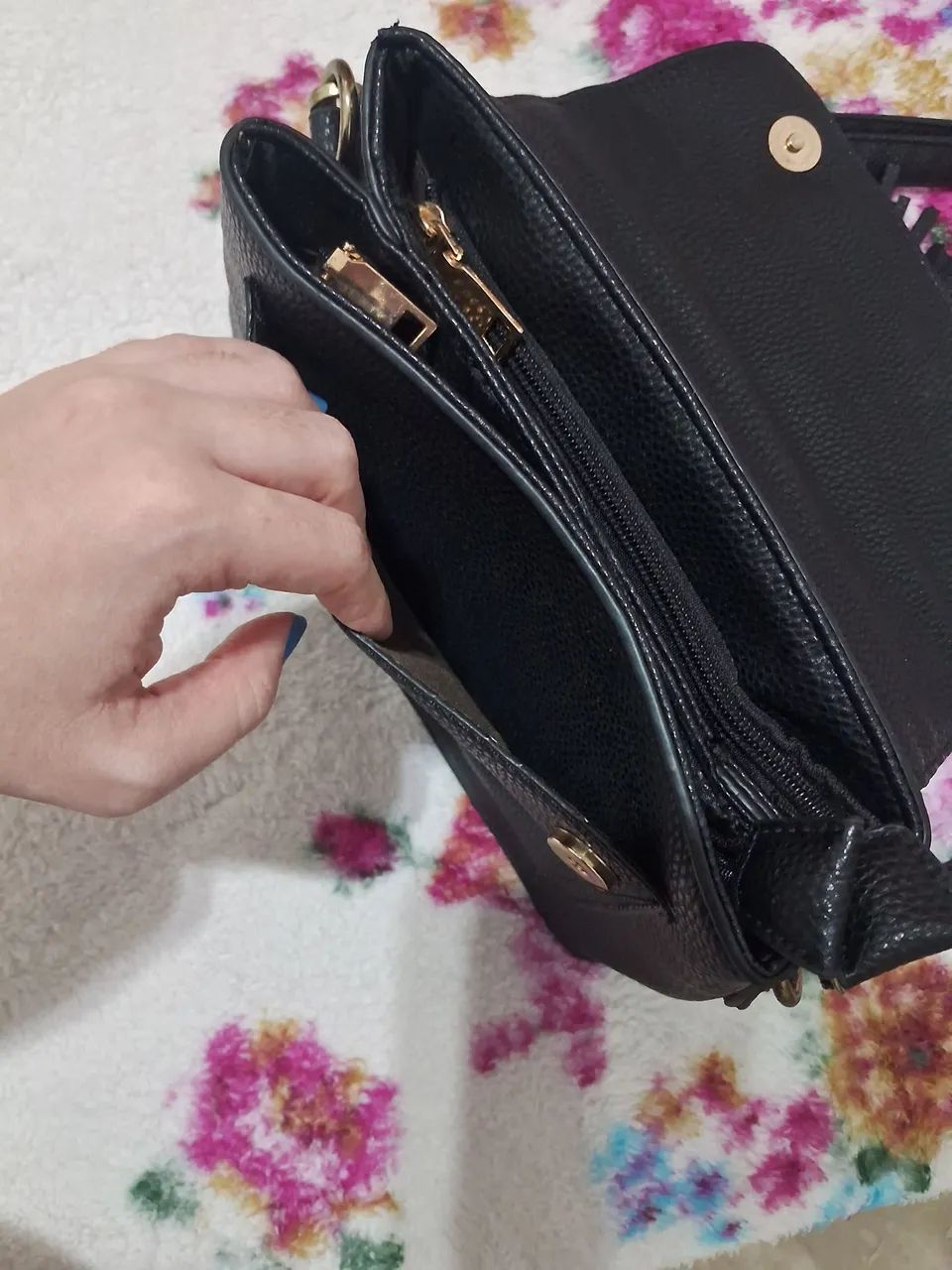 Bolsa preta com detalhes em tassel - Foto 2