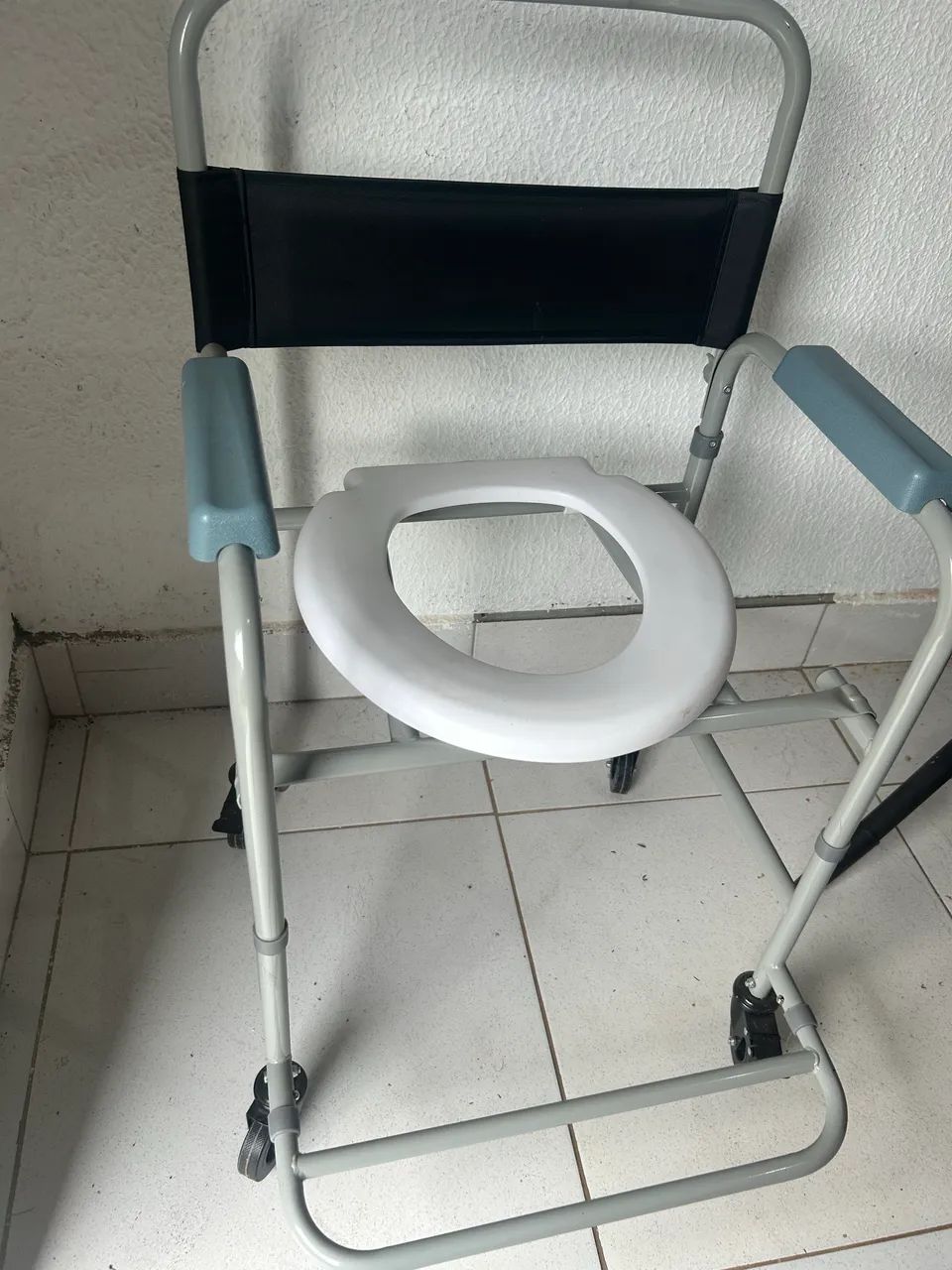 Cadeira de Banho de Rodas 