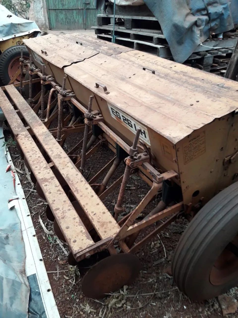 Plantadeira de Sementes EG 26 LH