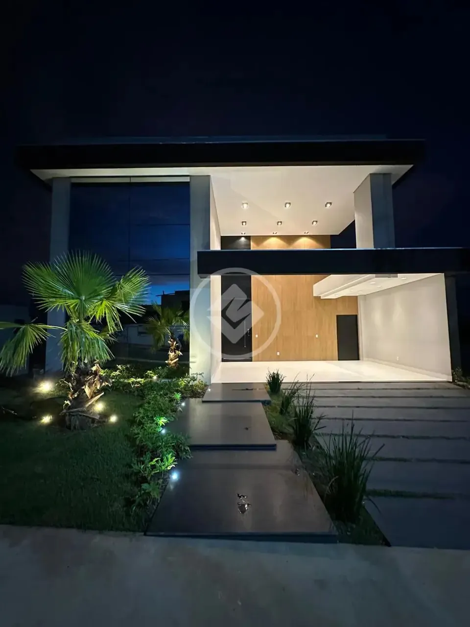 Casa térrea com 4 suites com ambientes integrados no condominio Florais da Mata, Varzea Gr