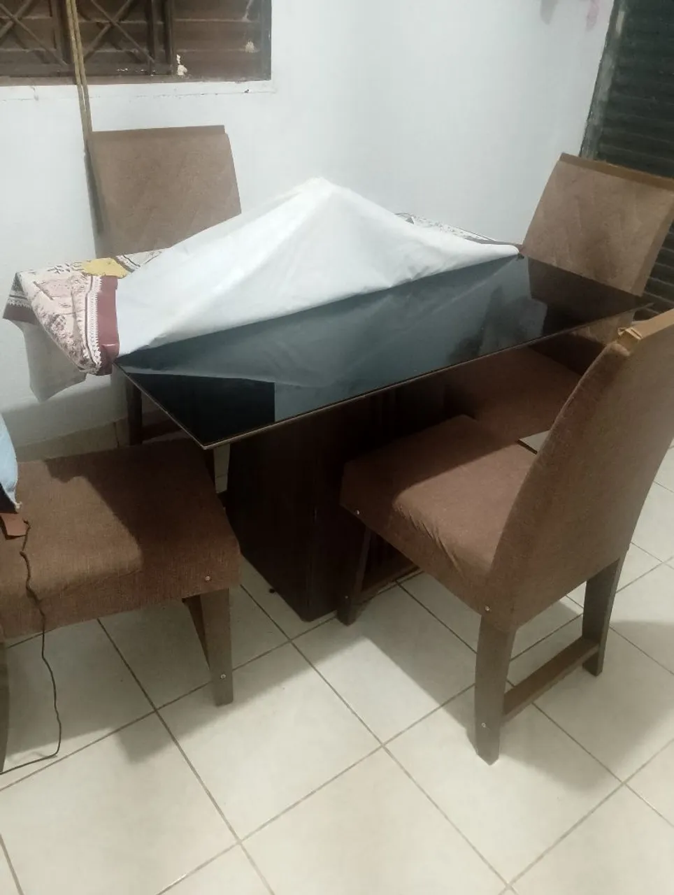 Mesa de Jantar com 4 Cadeiras