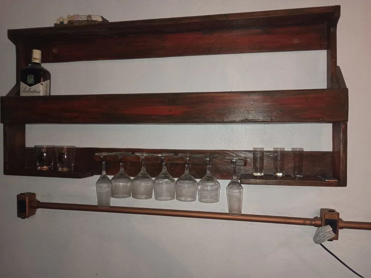 Barzinho de parede rústico