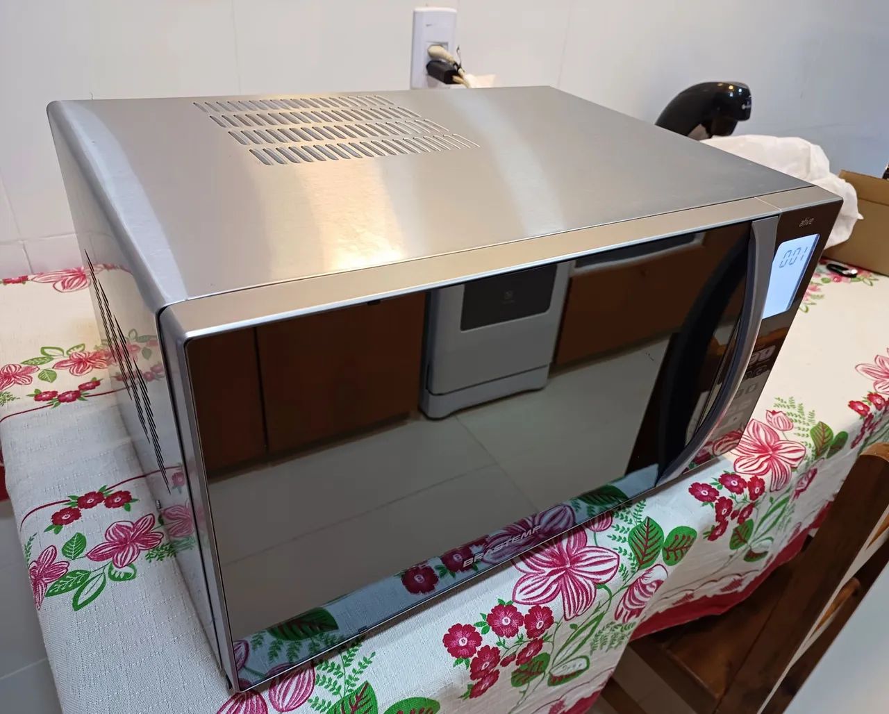 Microondas Espelhado Inox Brastemp com Grill 220V  - Foto 3