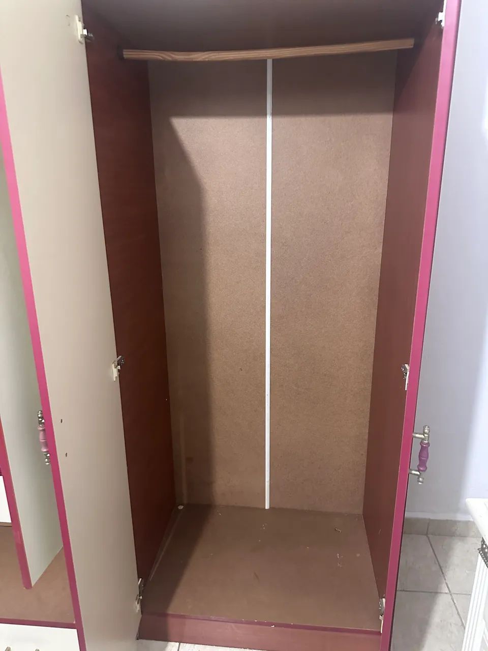 DOANDO guarda-roupa bom, mas com cupim.  - Foto 5