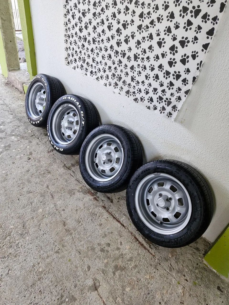 Rodas Chevette ARO 14 4x100 com Pneus ótimos