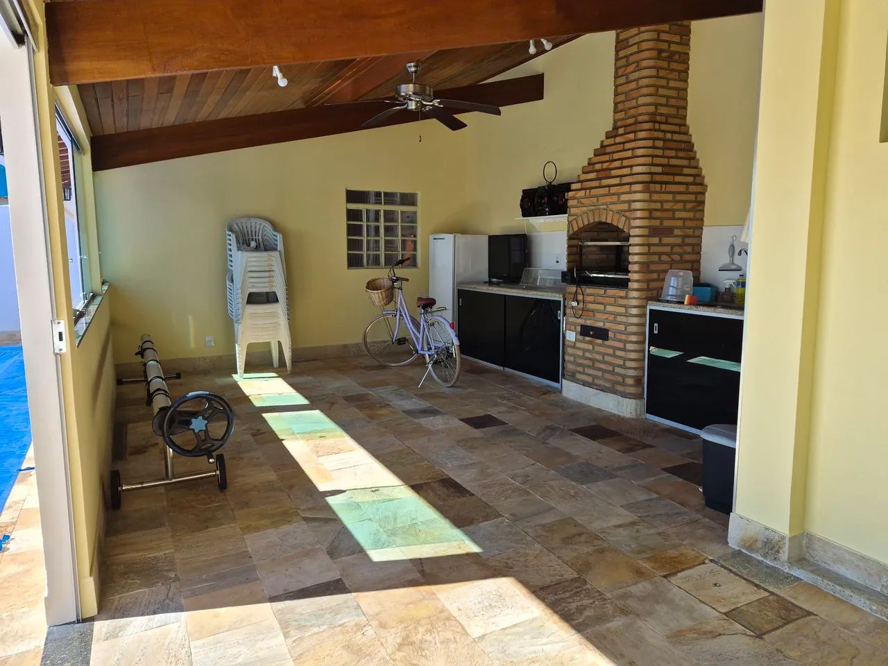 Casa com 4 quartos, 3 vagas de garagem e piscina  - Foto 2