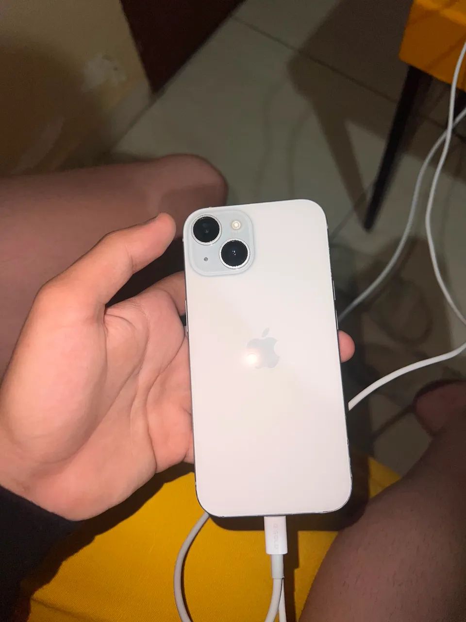 iPhone 15 com mancha na tela