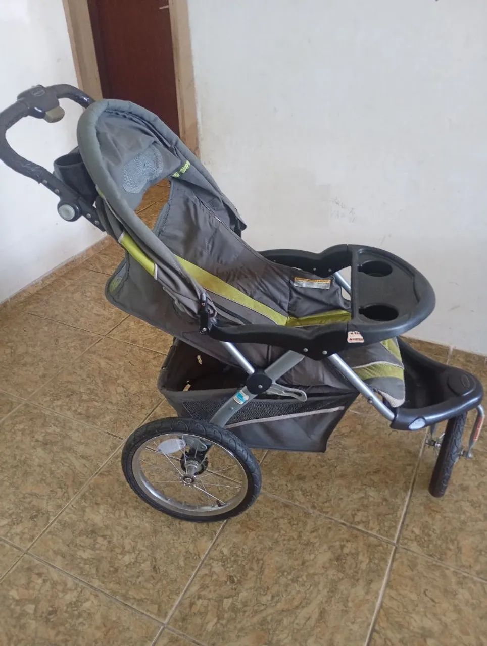 Vendo carrinho de bebê