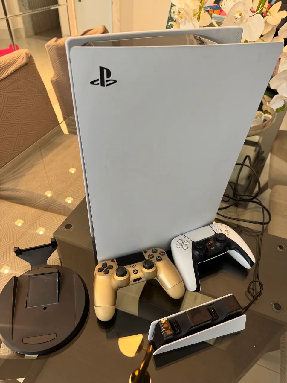 Ps5 Novo C/ 2 controles + Jogos + base de carregamento  - Foto 3