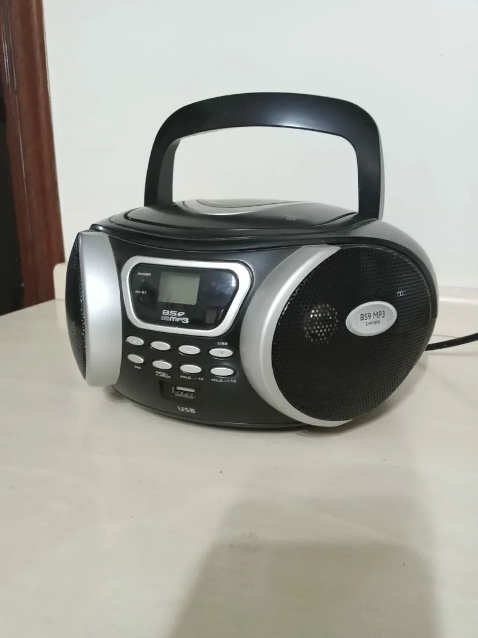 Rádio portatil AM/FM Briatania - Conservado  - Foto 2