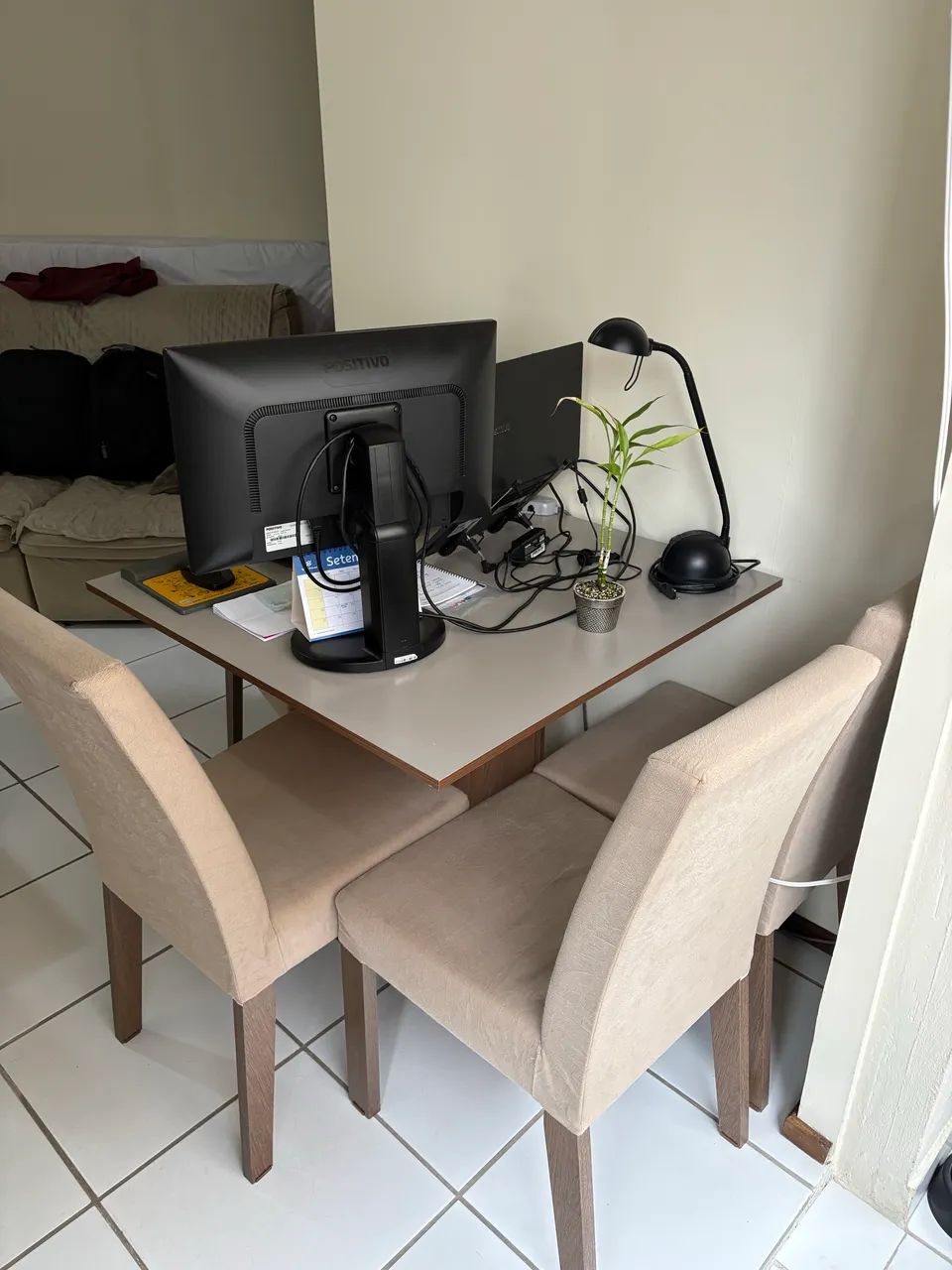 Mesa com 4 cadeiras - Foto 4