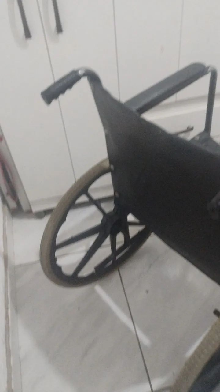 Cadeira de rodas em couro - Foto 5