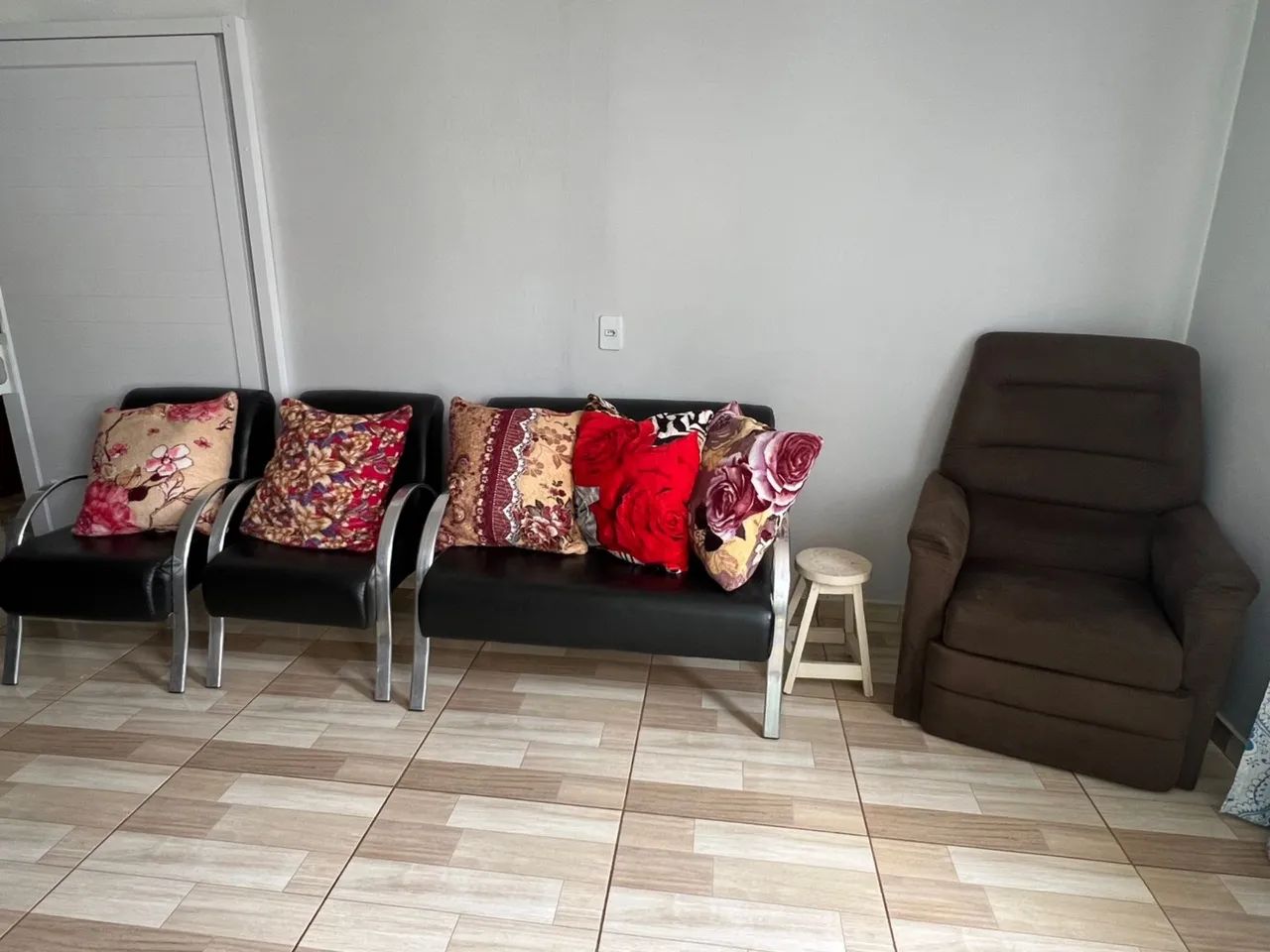 Namoradeira e poltronas  - Foto 2