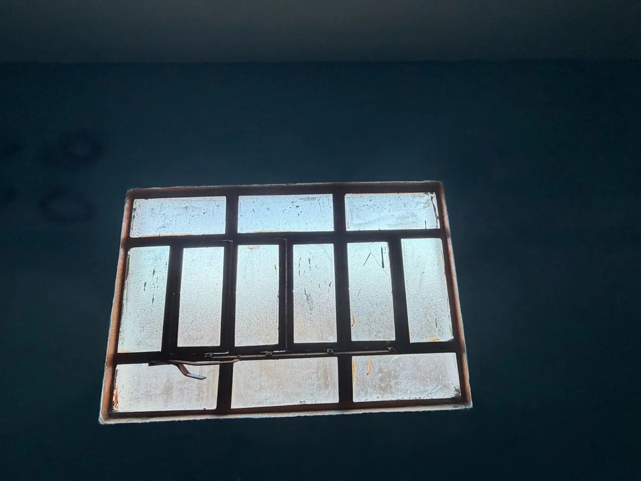 Pia de inox, pia de cimento e janela - Foto 4