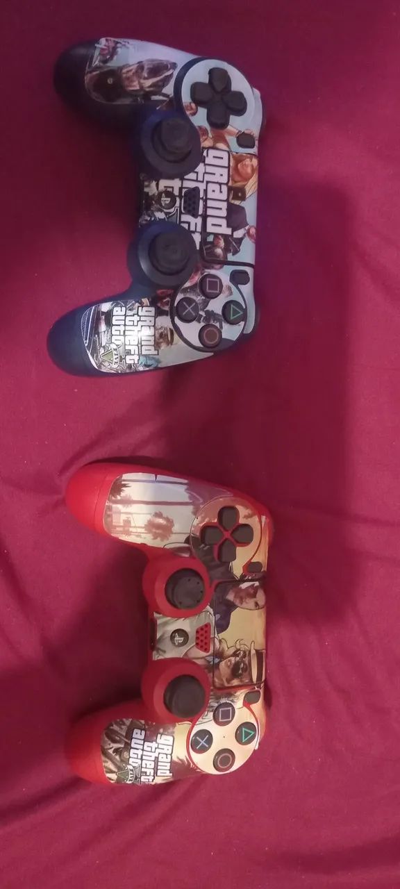 Ps4 com 2 controles funcionando e alguns jogos 