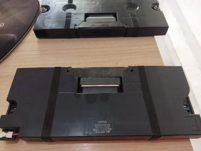 Par de alto-falantes retirado de Smart TV LG modelo 60UP7750PSB.