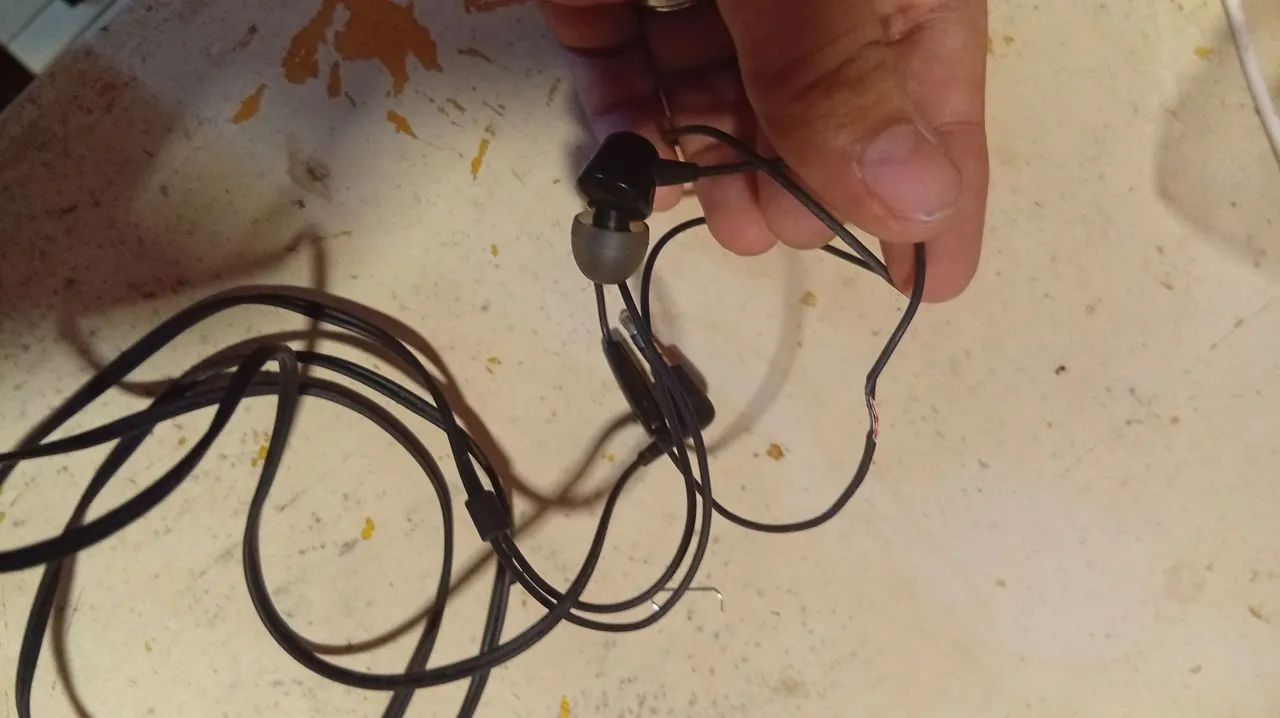 Fone de ouvido JBL com fio e microfone, P2, funcionando - Foto 5