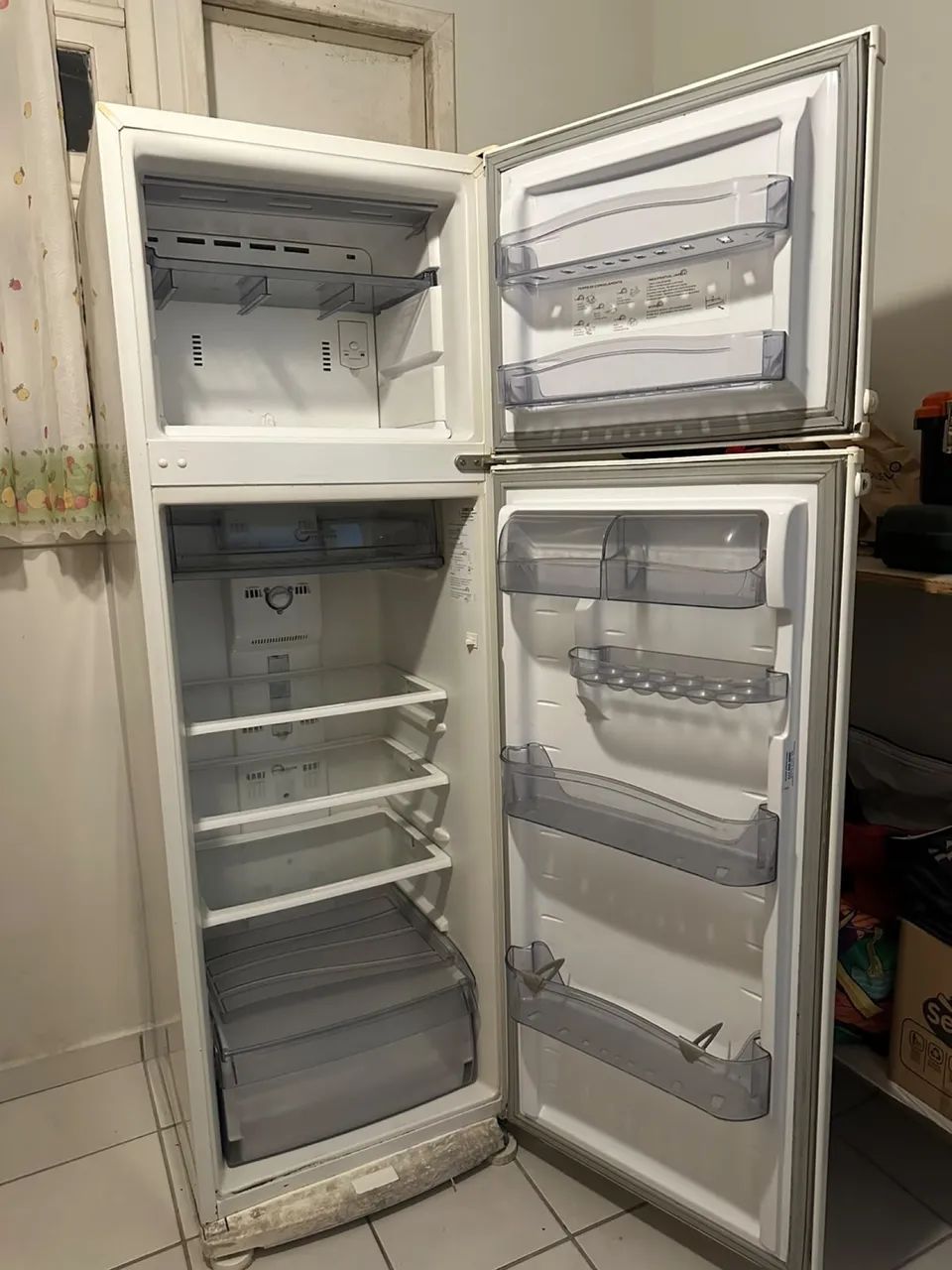 Vendo geladeira 