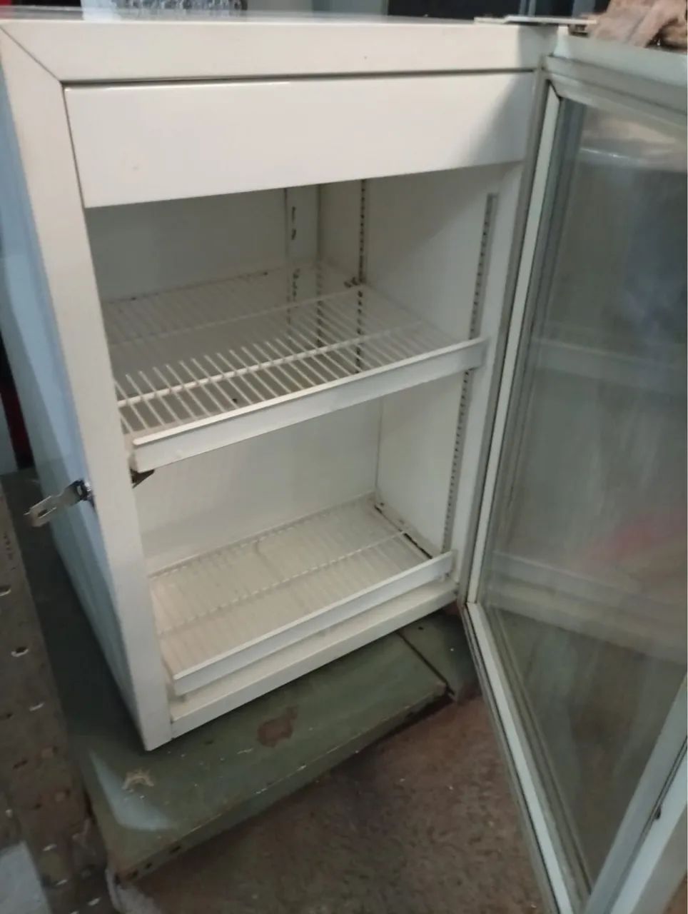 Expositor vertical refrigerado porta vidro 220 wts usado conservado c garantia