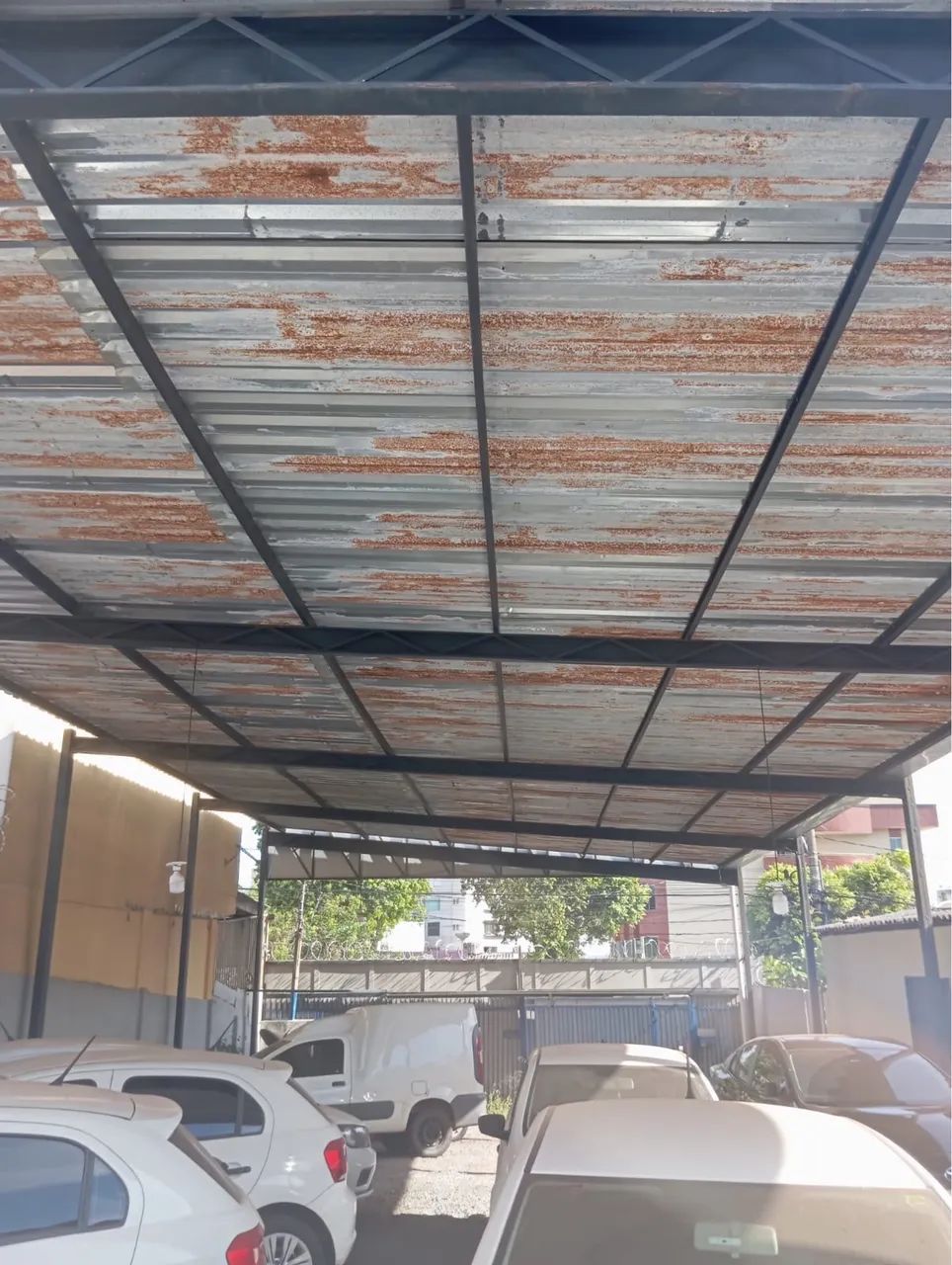 Alugo ponto comercial / Estacionamento com escritório. - Foto 2