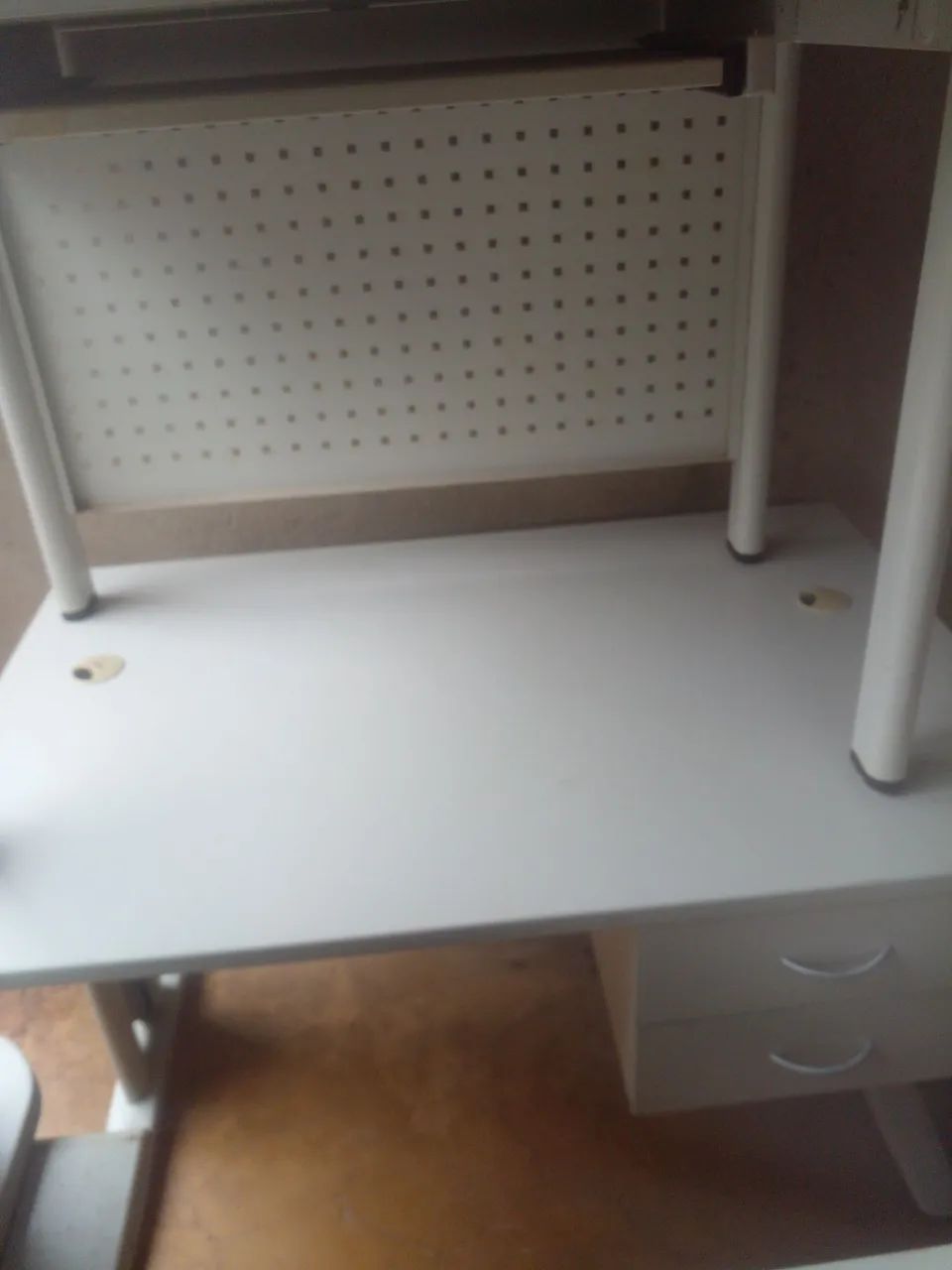 Mesa para escritório base em aço com duas gavetas (não entrego)