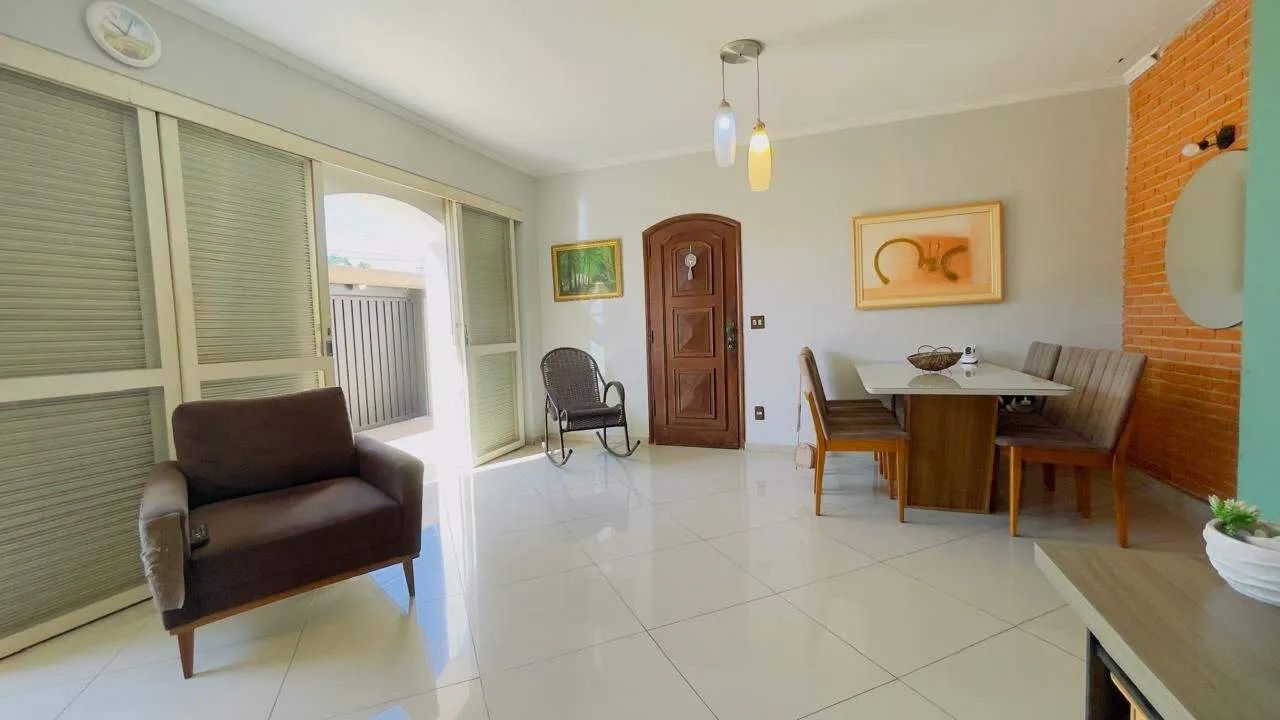Casa 3 Quartos à venda no Jardim Nova Itália com 176 m². - Foto 2
