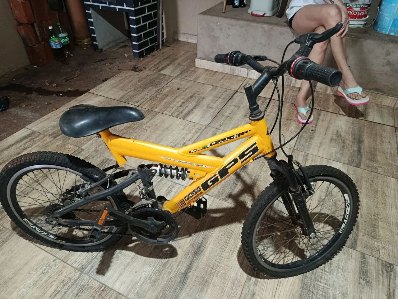 Bicicleta aro 20 18 marchas com amortecedor traseiro 
