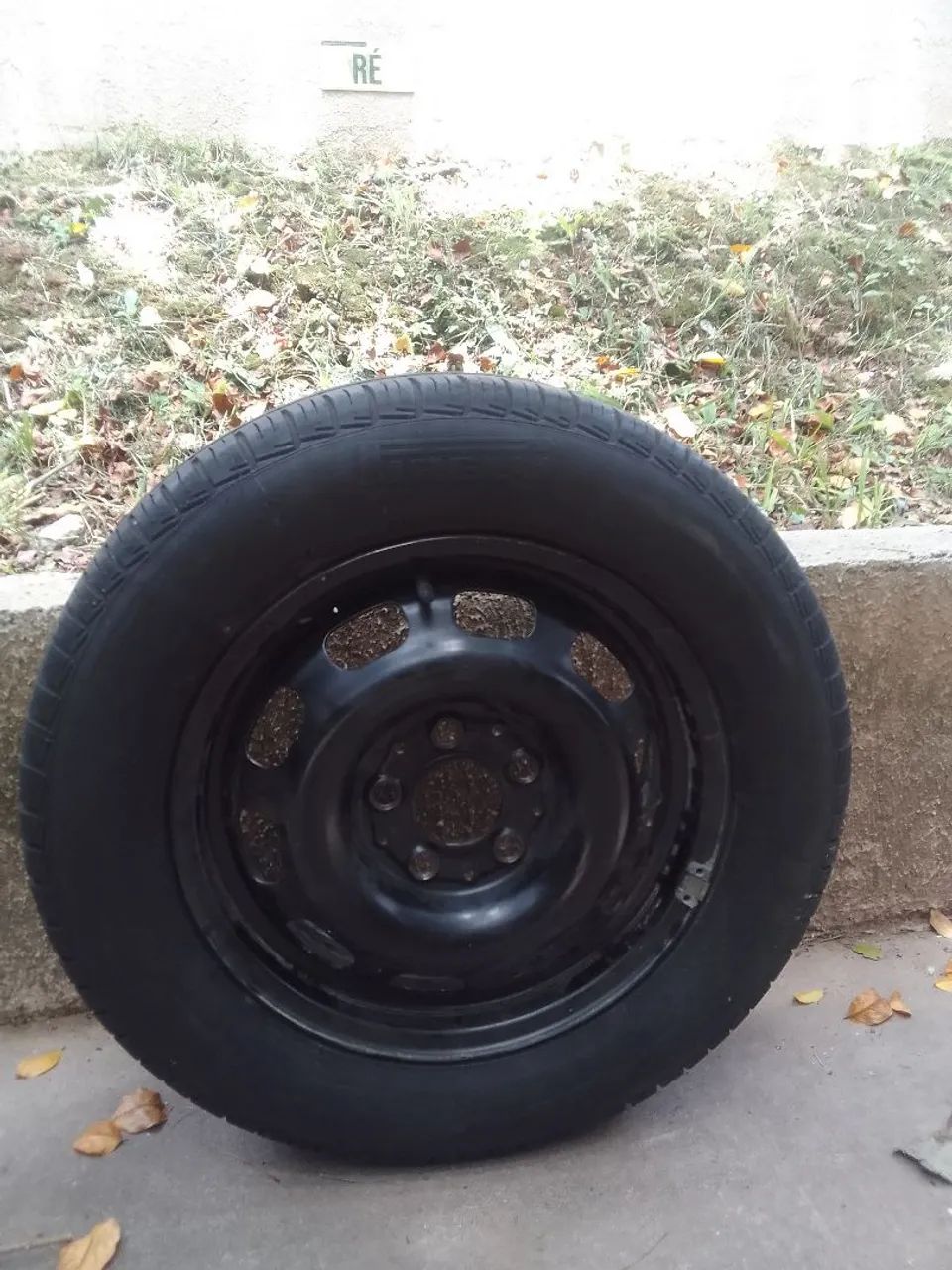 Pneu Pirelli 195/65 R15 já com aro de ferro 15`` - Foto 4