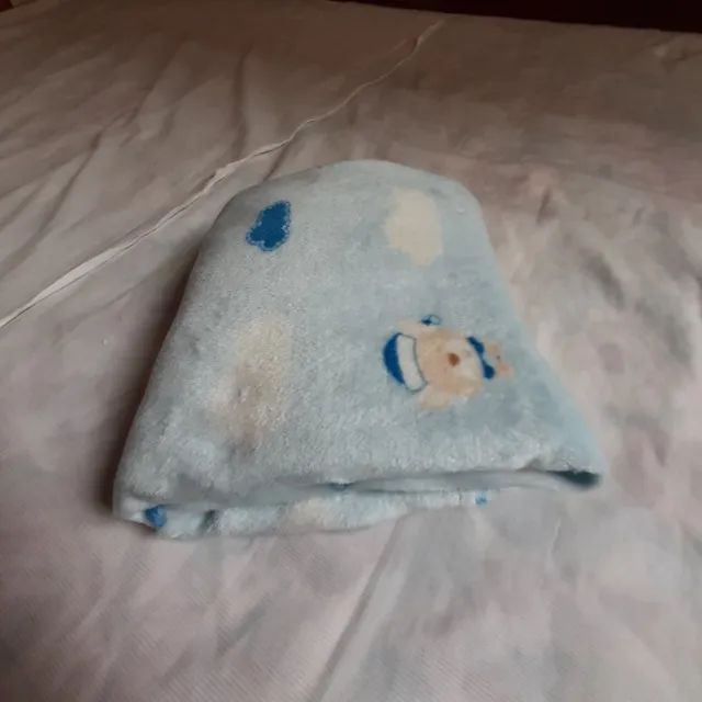 Cobertor e manta infantil semi novos.