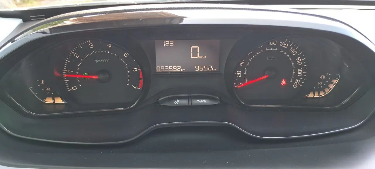 Peugeot 208 ACTIVE 1.5 8V FLEX 2015
