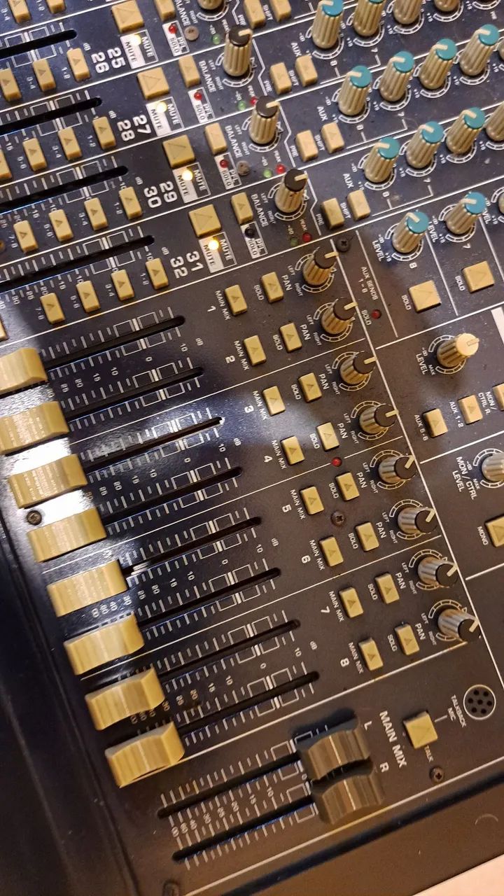Mesa Behringer mx3282 A 32 canais  - Foto 4