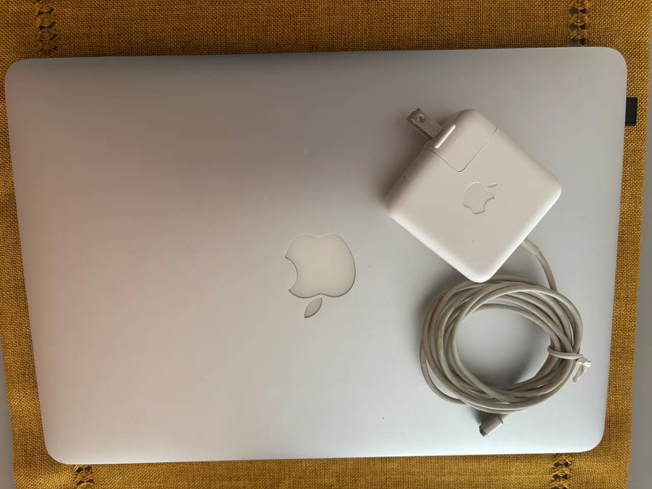 Macbook Air 13'' 4gb/256gb Silver - Até 12x sem juros, Loja Física