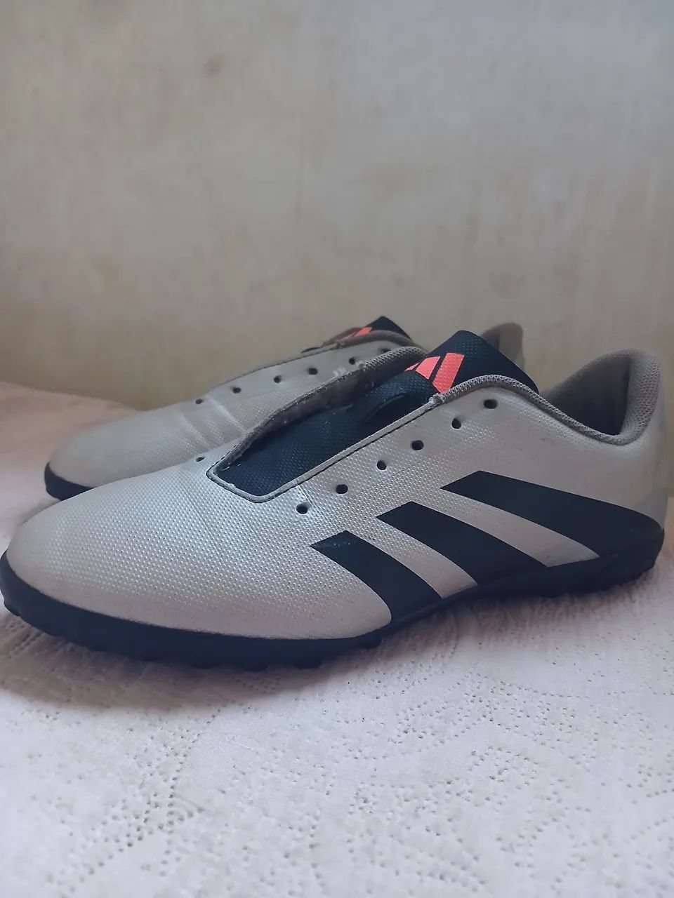 Chuteira original da adidas cinza tamanho 35 - Calçados Esportivos