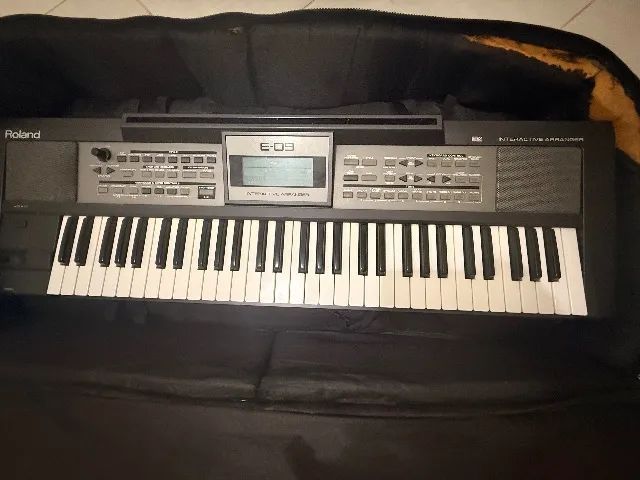 Teclado Roland E09