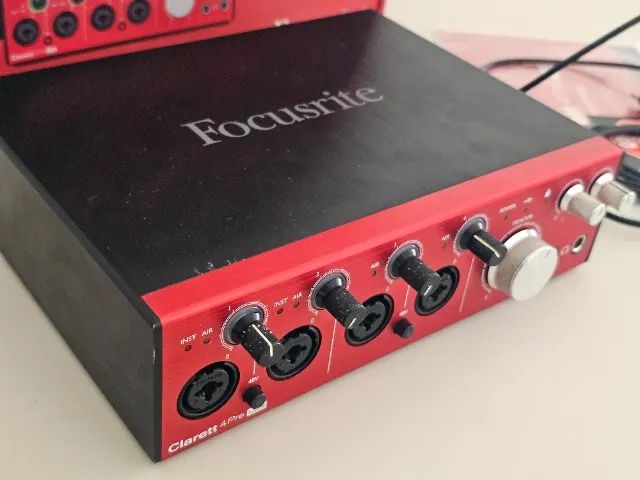 Interface Focusrite Clarett 4Pre  zera na caixa com cabos e manuais - Foto 4