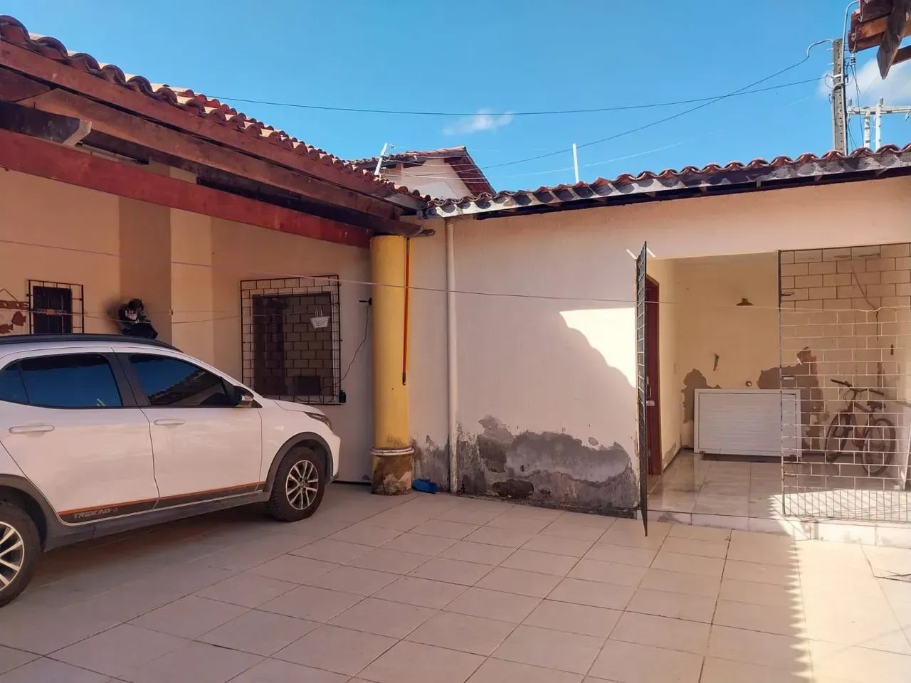 CASA DE ESQUINA COM PISCINA EM MESSEJANA! - Foto 2