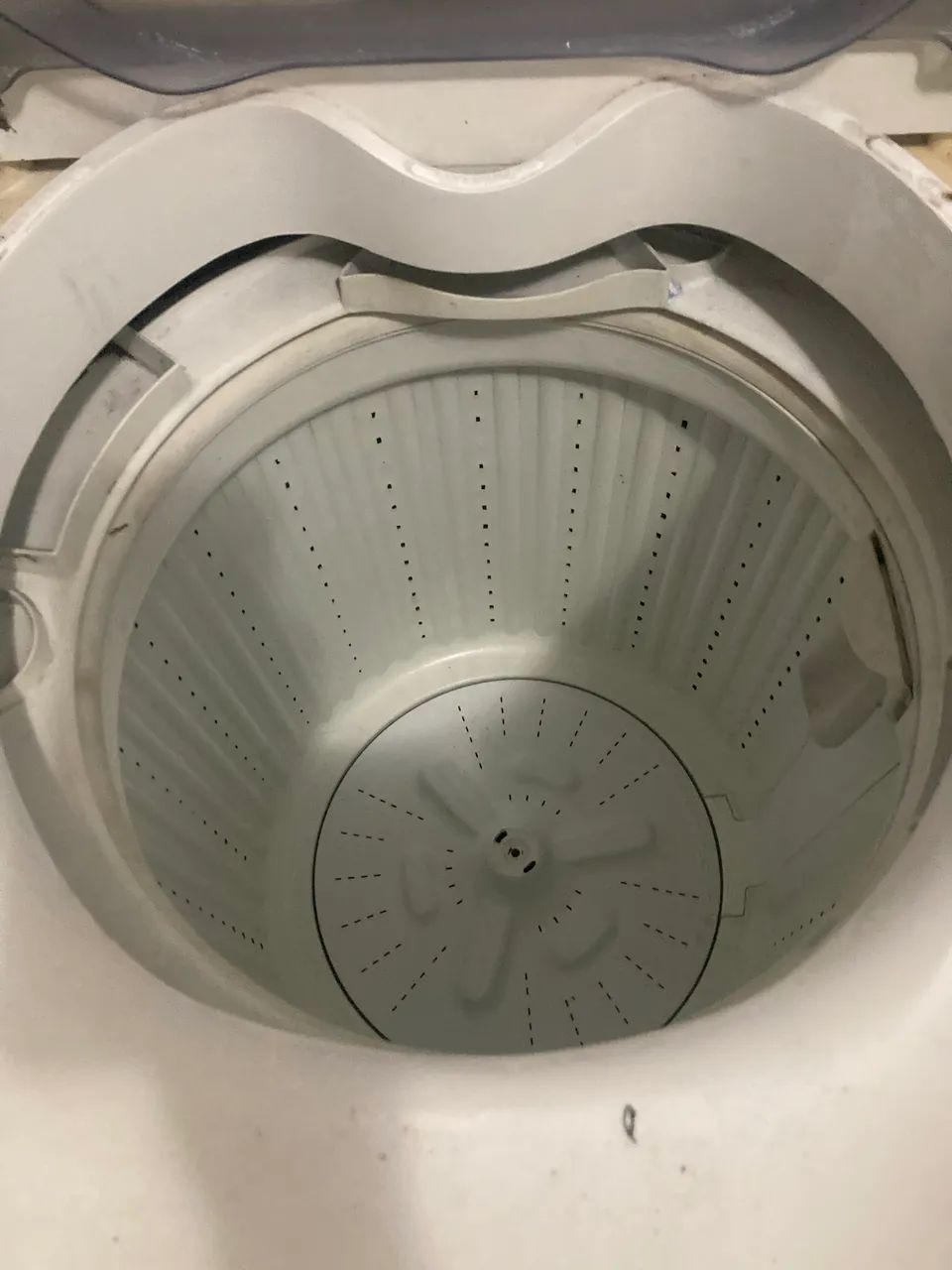 Vendo uma Maq de lavar roupa, só não está centrifugando, 300,00 - Foto 4